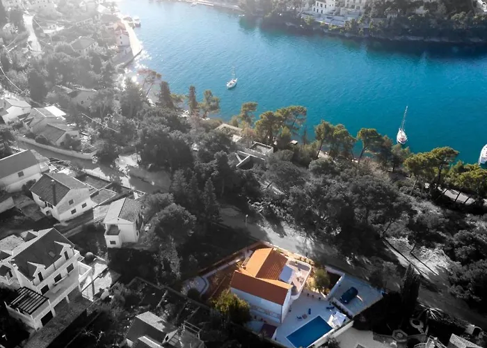 Amazing House W Pool And Big Sunny Terrace Close To Sea & Beach