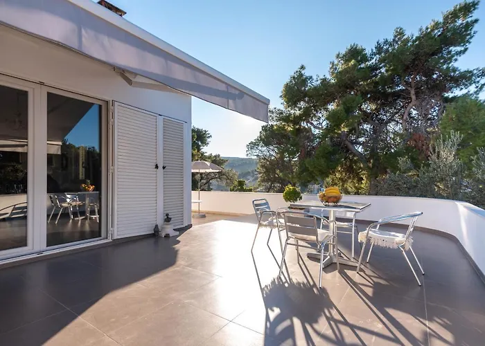 Amazing House W Pool And Big Sunny Terrace Close To Sea & Beach