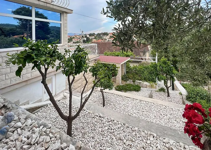 Beach Front Home In Splitska With House Sea View