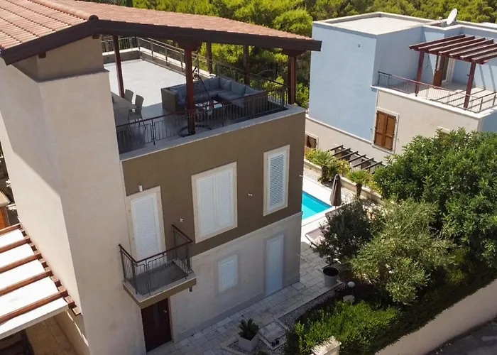 Gorgeous Home In Splitska